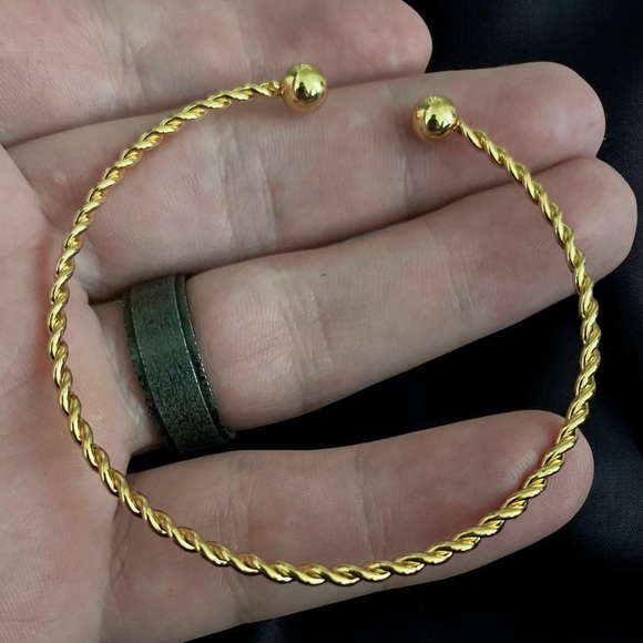 Women’s Gold Plated Bangle adjustable bracelet - Cuff Bracelet - Picture 3 of 5